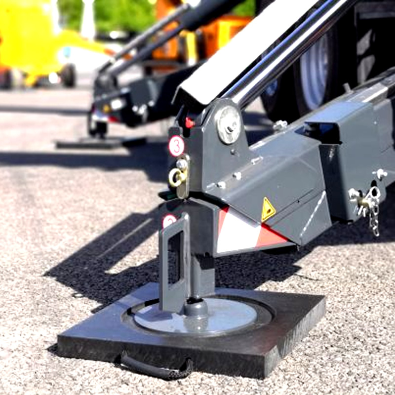 Outrigger Pad 12000kg 400x400x40mm Black Square Recessed 310mm Circle